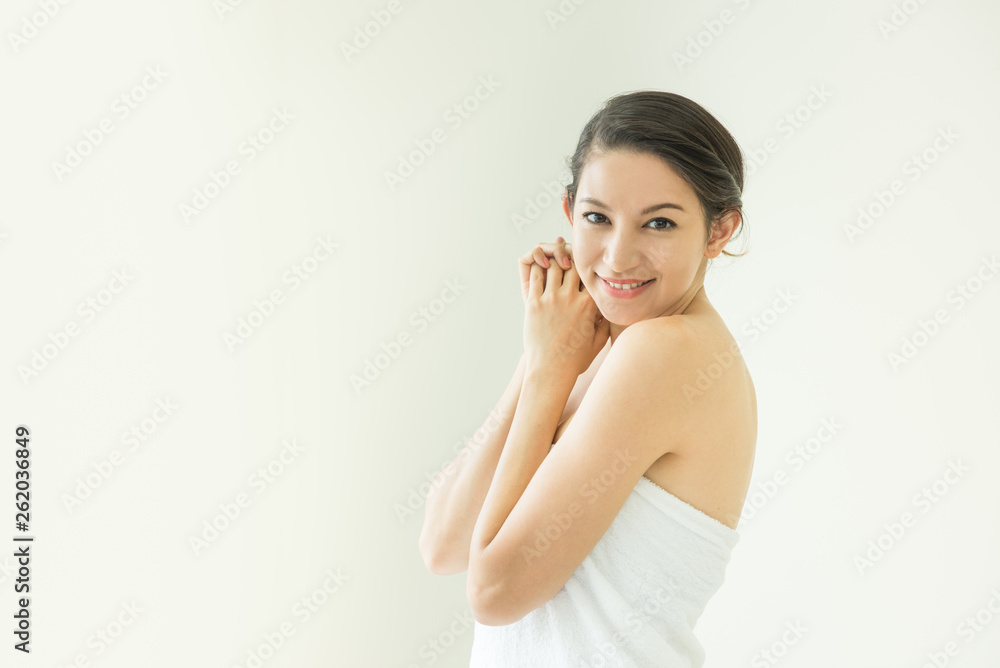 Beauty & Medical background, Portrait Beautiful girl is ready to go a shower with white background. Caucasian is smile and show healthy skin in luxury spa, Healthy Concept with copy space. Beauty & Medical background, Portrait Beautiful girl is ready to go a shower with white background. Caucasian is smile and show healthy skin in luxury spa, Healthy Concept with copy space.