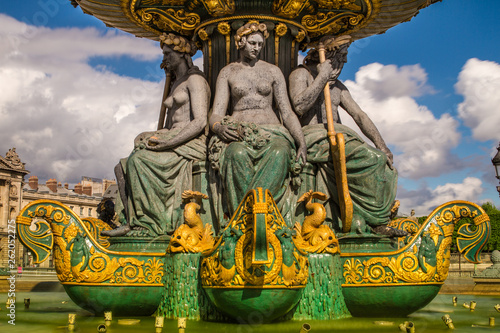 Brunnen am Place de la Concorde, Paris, Frankreich