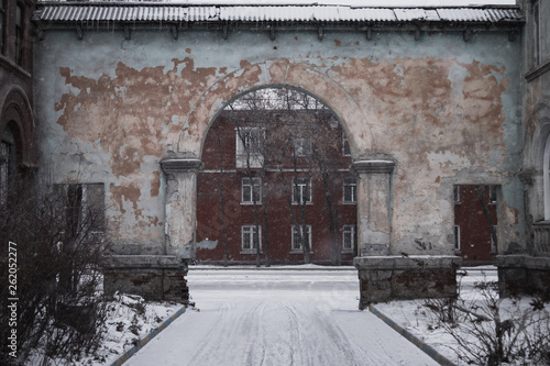 Exit to the street through the arch © Alexey