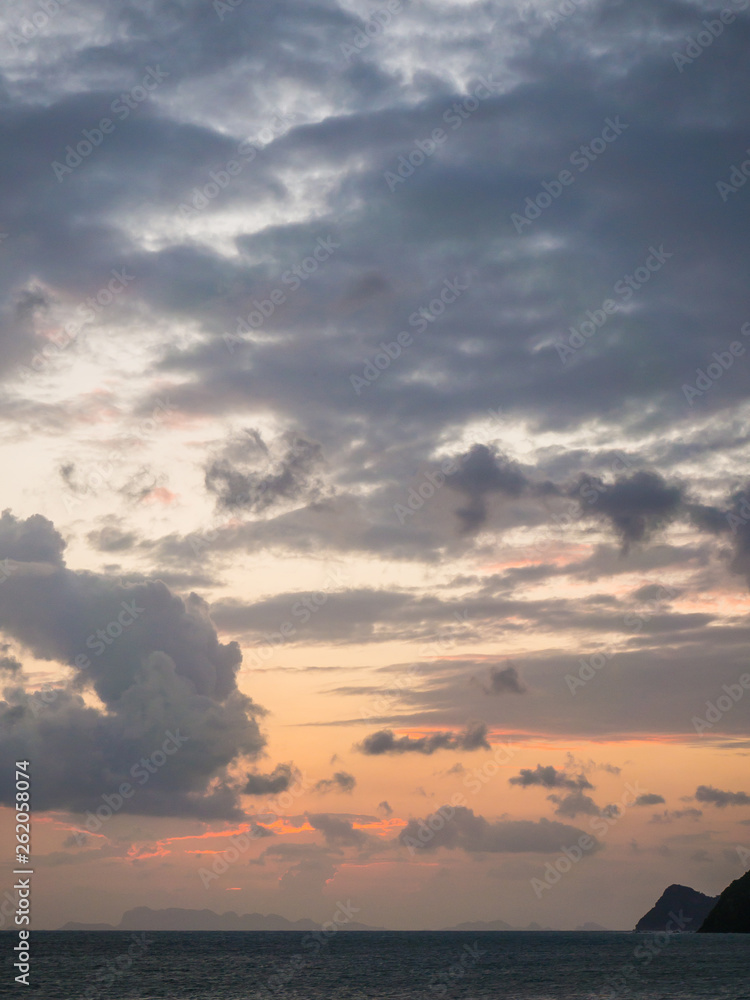Fototapeta premium Beautiful, multi-colored clouds at sunset. Ko Phangan.Thailand.