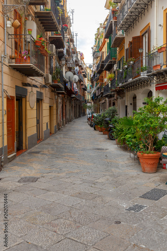 Fototapeta Naklejka Na Ścianę i Meble -  Palermo. Old Town Street.