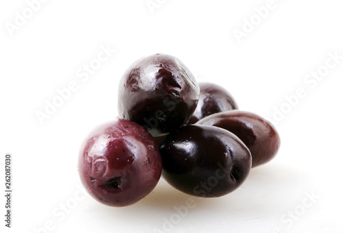 Wallpaper Mural Black Olives Isolated On White Background Torontodigital.ca