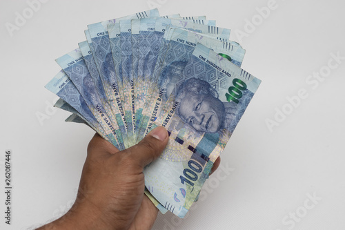 Foto Hand holding south african rands