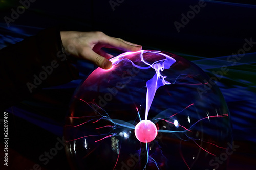 Hand over plasma lamp (tesla coil)