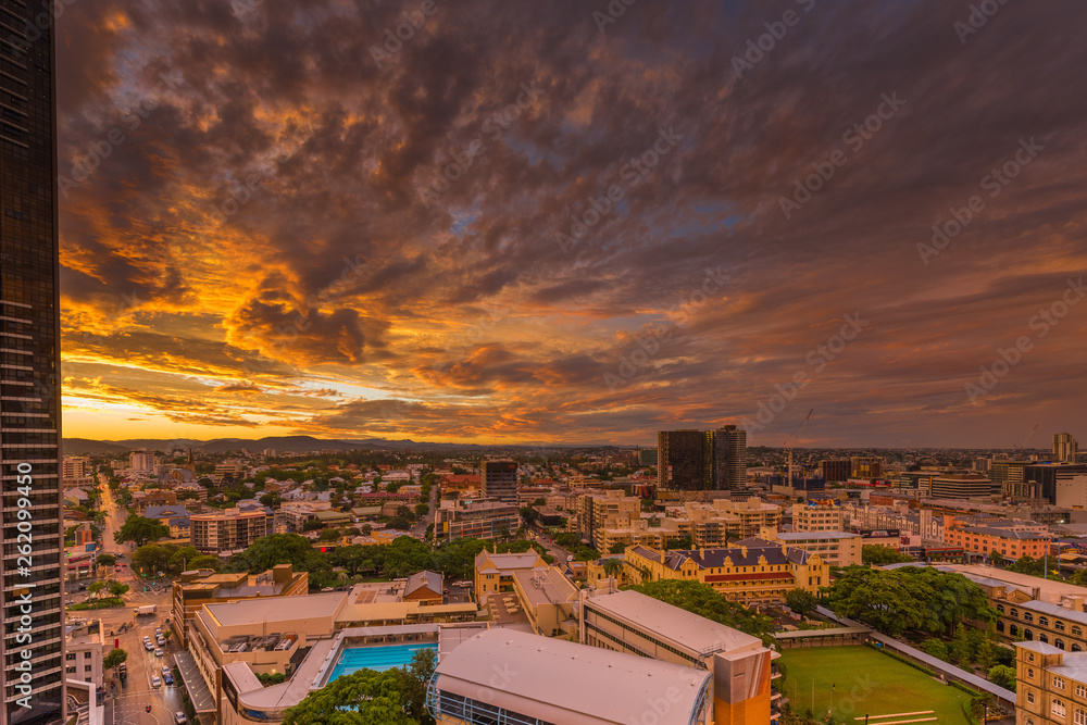 Obraz premium panoramic view of the city at sunset