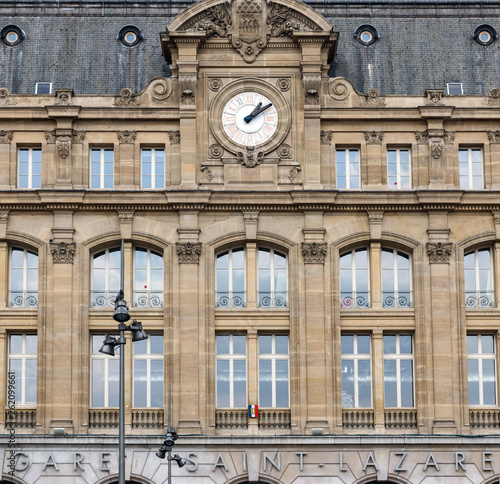 Obraz na plátně Gare Saint-Lazare facede in Paris