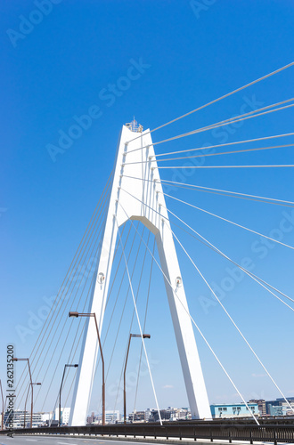 多摩川に架かる大師大橋の風景 © EISAKU SHIRAYAMA