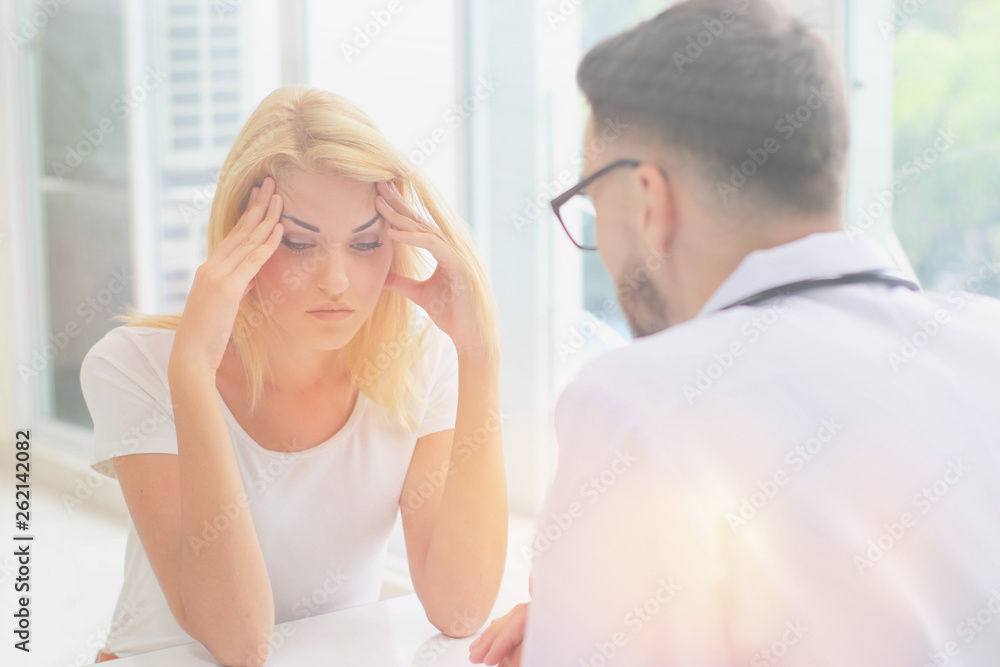 Doctors talk to patients, the concept and description of symptoms, the illness. Doctors talk to patients, the concept and description of symptoms, the illness.