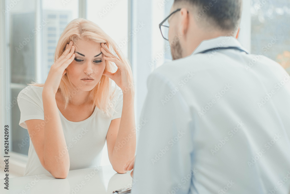 Fototapeta premium Doctors talk to patients, the concept and description of symptoms, the illness.