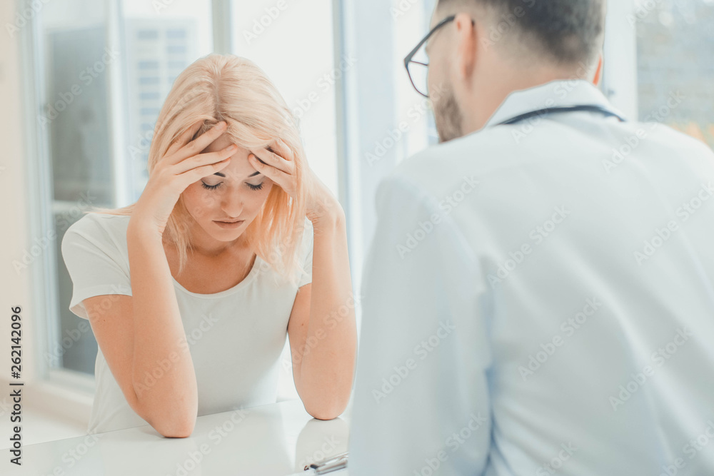 Doctors talk to patients, the concept and description of symptoms, the illness. Doctors talk to patients, the concept and description of symptoms, the illness.