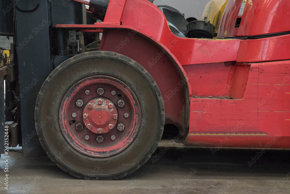 The front wheels of the forklift The front wheels of the forklift