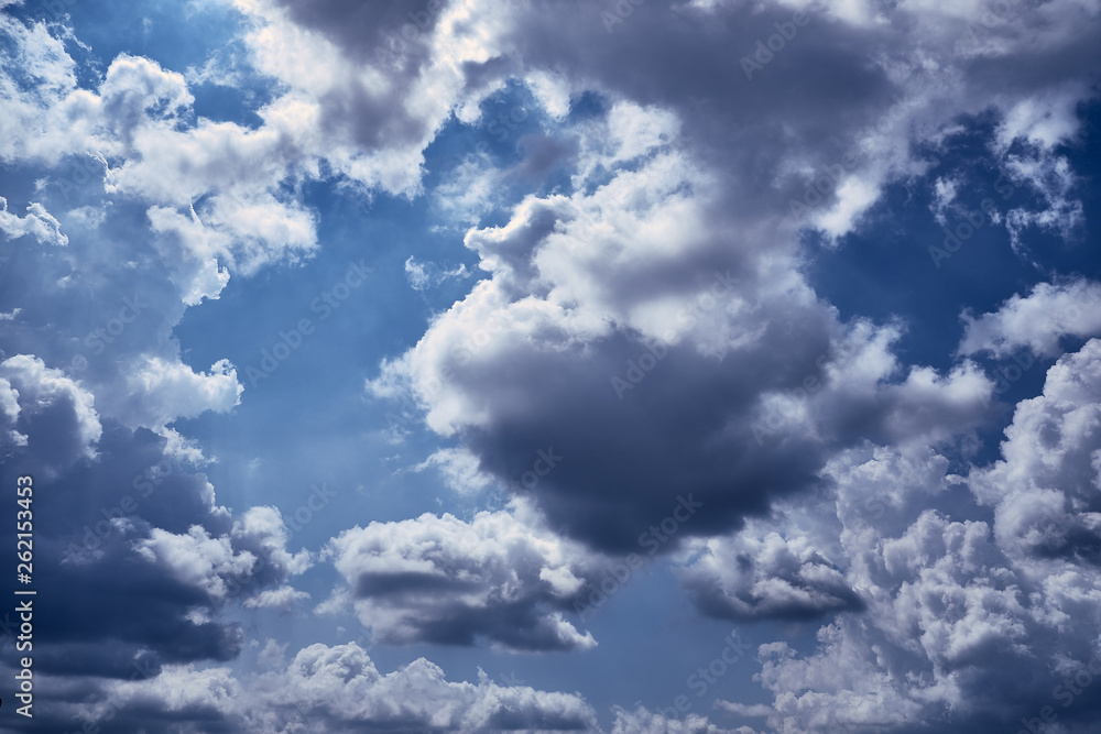 Obraz premium Clouds at sunset before rain blue sky