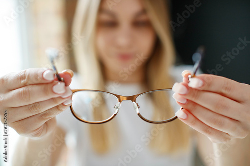 Photography Woman with poor eyesight