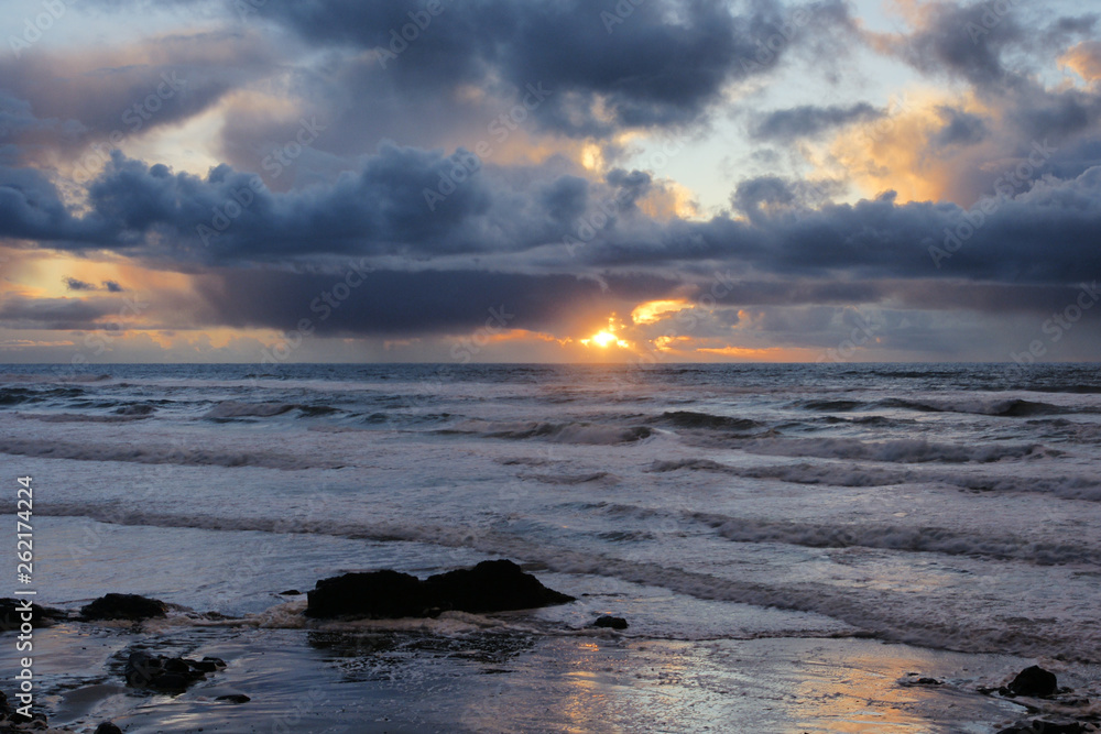 Obraz premium Coast Sunset from the Beachcomber Cottages, south of Yachats in Oregon, United States