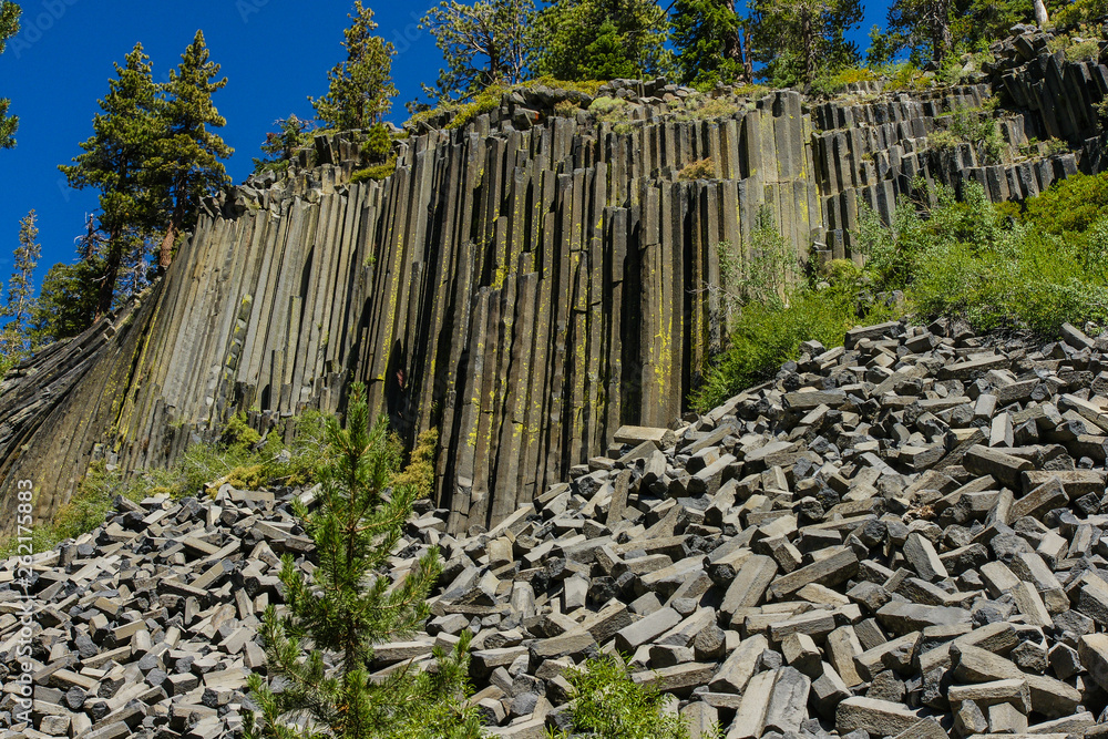 Fototapeta premium Devil's Postpile in Devil's Postpile National Monument in California, United States