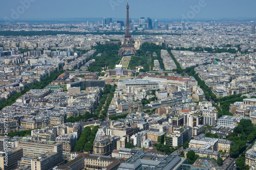 Champs de Mars et tour Eiffel - Paris