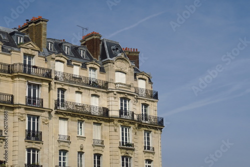 Immeuble blanc parisien