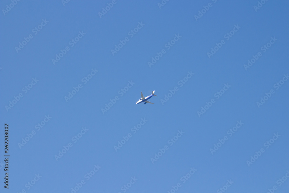 Fototapeta premium Airplane on blue sky,Passenger Airplane flying in the blue sky to the resort