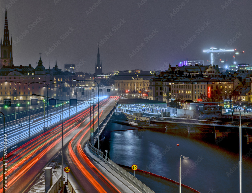 Fototapeta premium traffic in the city at night