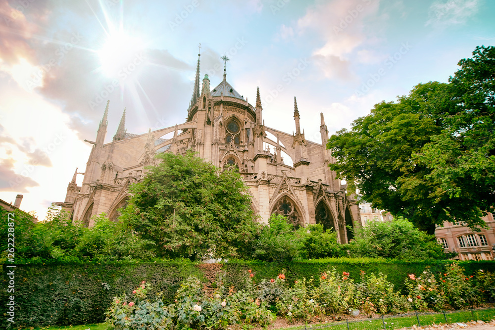 Obraz premium Notre Dame exterior view from along the Seine River, Paris