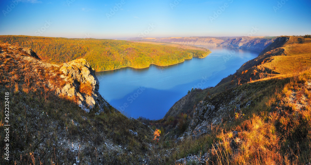 Plakat autumn sunrise over the river. canyon of the picturesque river. autumn morning