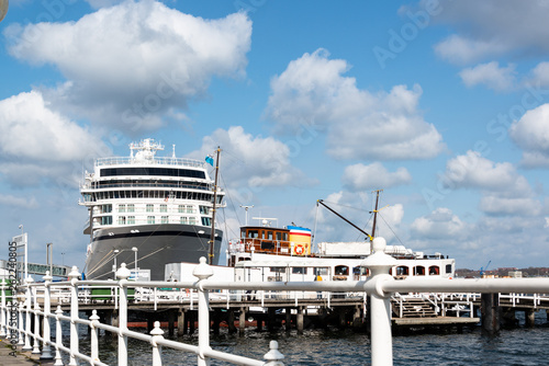 Die Viking Sky, die kürzlich in der Nordsee vor Norwegen wegen eines Motorschadens in Seenot geriet, hat heute 12.04.19 in Kiel am Ostseekai angelegt. photo