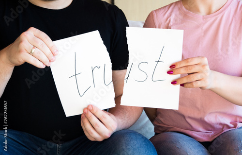 Fotografie No trust
