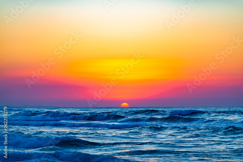 海に沈む夕日 © Y.S Graphics