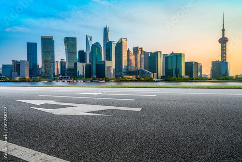 Canvas Print Empty Asphalt Road Through Modern City of Shanghai, China..