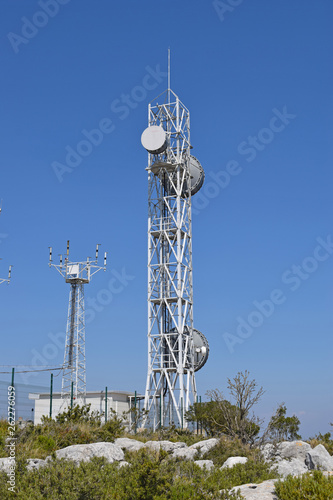 Torre de telecomunicaciones en Montañas de El Garraf Barcelona