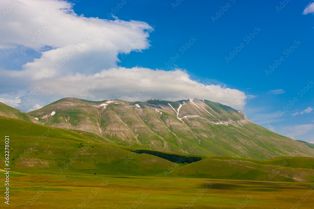 Fototapeta premium Plans Castelluccio in Italy