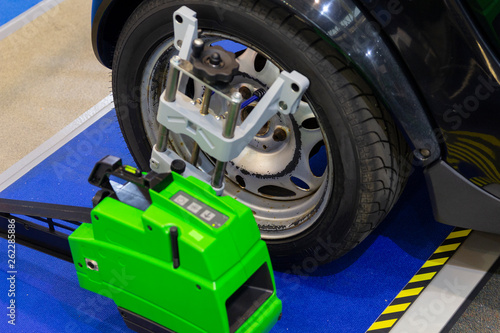 Equipment during suspension adjustment. Wheel works at the repair service station