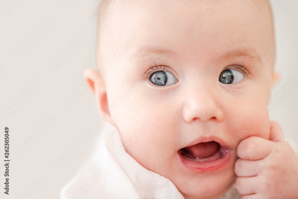 Portrait of cute baby infant with fist - obrazy, fototapety, plakaty 