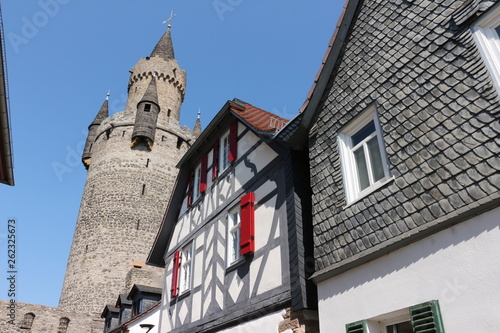 Blick auf den Adolfsturm auf dem Gelände von Burg Friedberg in Hessen photo