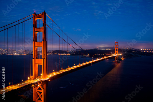 Fototapeta Naklejka Na Ścianę i Meble -  The Golden Gate Bride in San Francisco, CA