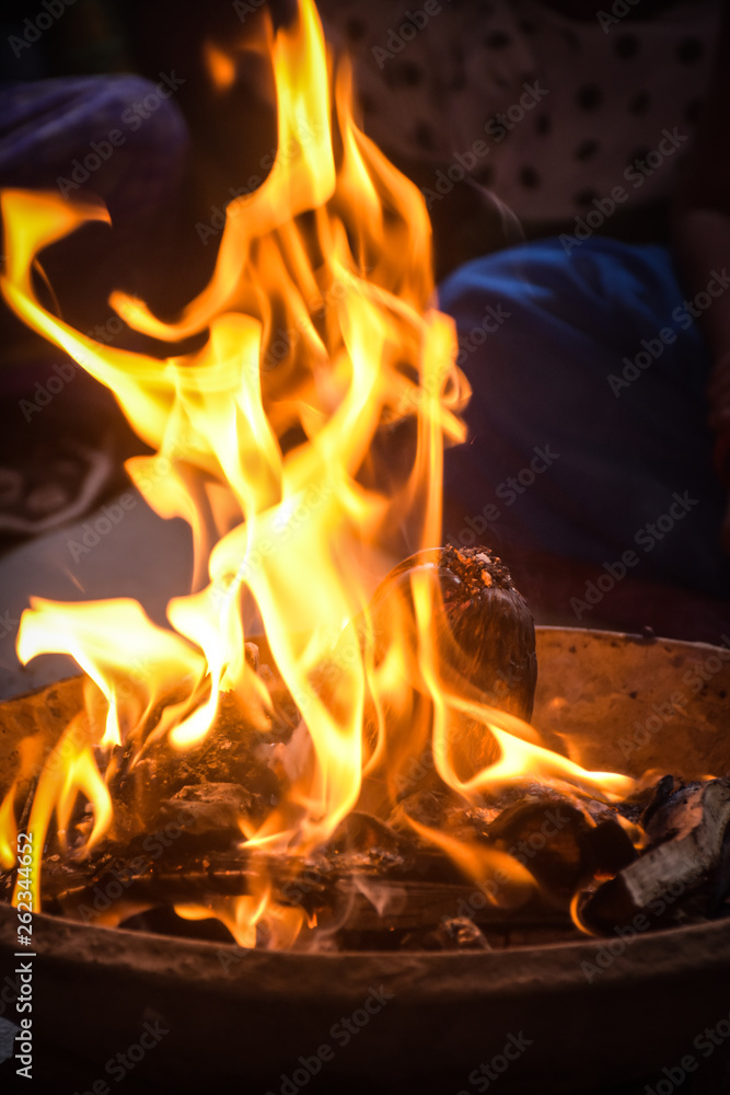 Fototapeta premium Holy fire in the temple in uttar pradesh, Indian Culture