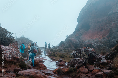 GROUP TREKKING TORO TORO BOLIVIA Grand Canyon - gran cañón en el altiplano BOLIVIANO © robertokenapp