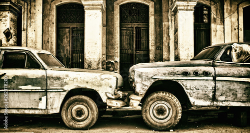 Old damage car parked in Havana photo