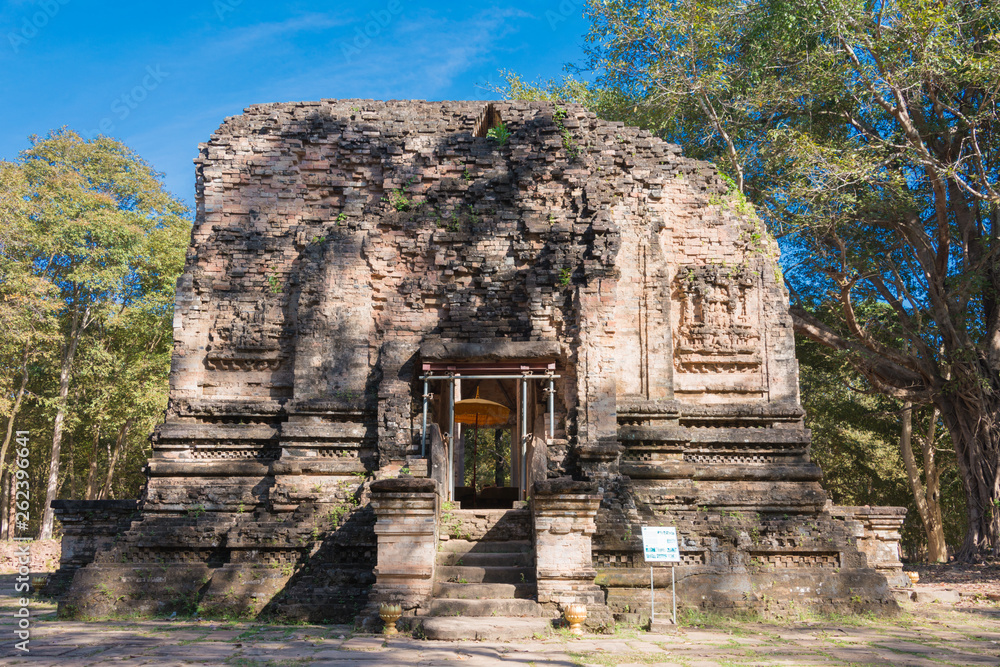 Naklejka premium Kampong Thom, Cambodia - Dec 19 2017: Sambor Prei Kuk in Kampong Thom, Cambodia. It is part of the Temple Zone of Sambor Prei Kuk World Heritage Site.