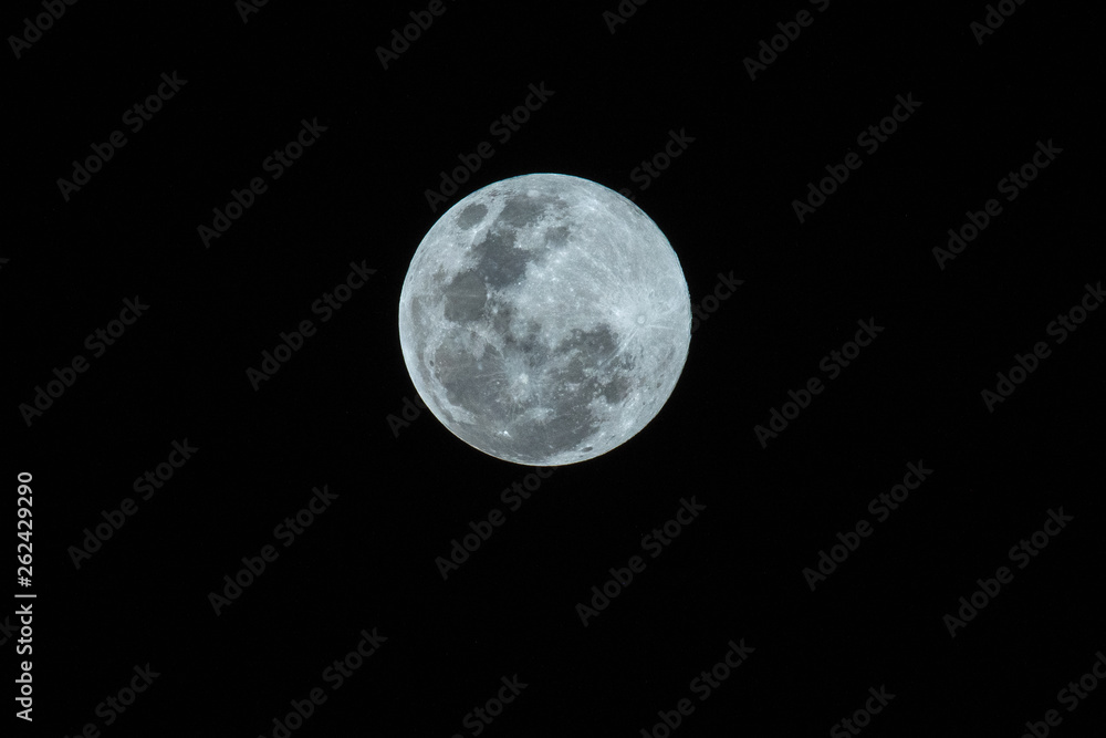 Obraz premium Supper full moon in Feb 2019 at thailand