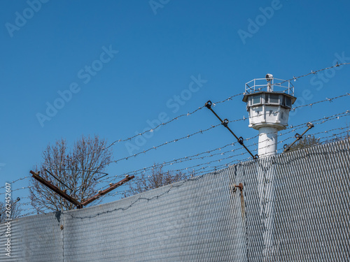 Photography Stacheldrahtzaun mit Wachturm der ehemaligen DDR