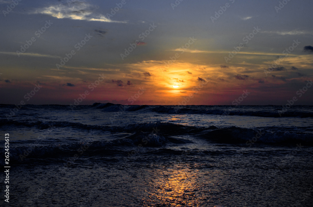 Obraz premium sunset over the sea