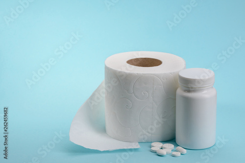 Fotografia Toilet paper and medicine drugs
