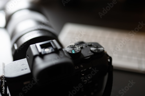 Εκτύπωση καμβά A photo camera with the mode selector wheel on top for shutter, aperture and manual control (pasm)