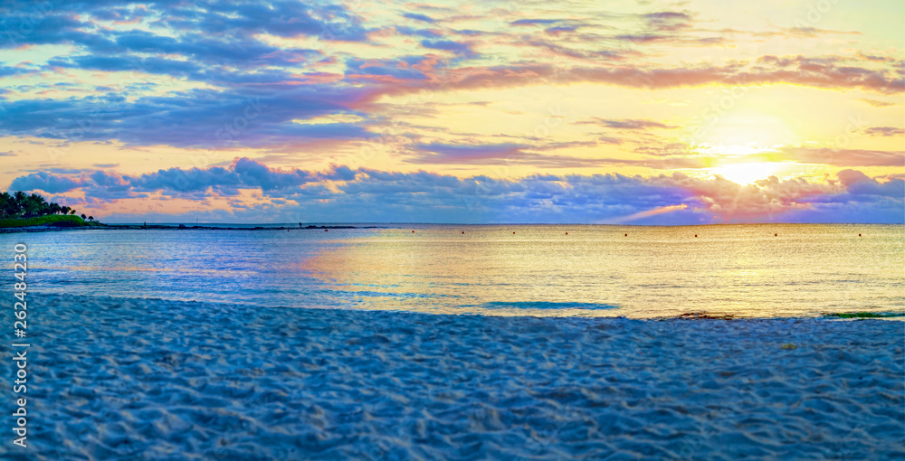 Obraz premium Panorama beautiful sea and the beach.