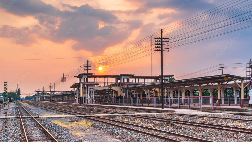 Obraz premium outdoor landscape railway train station sunset background
