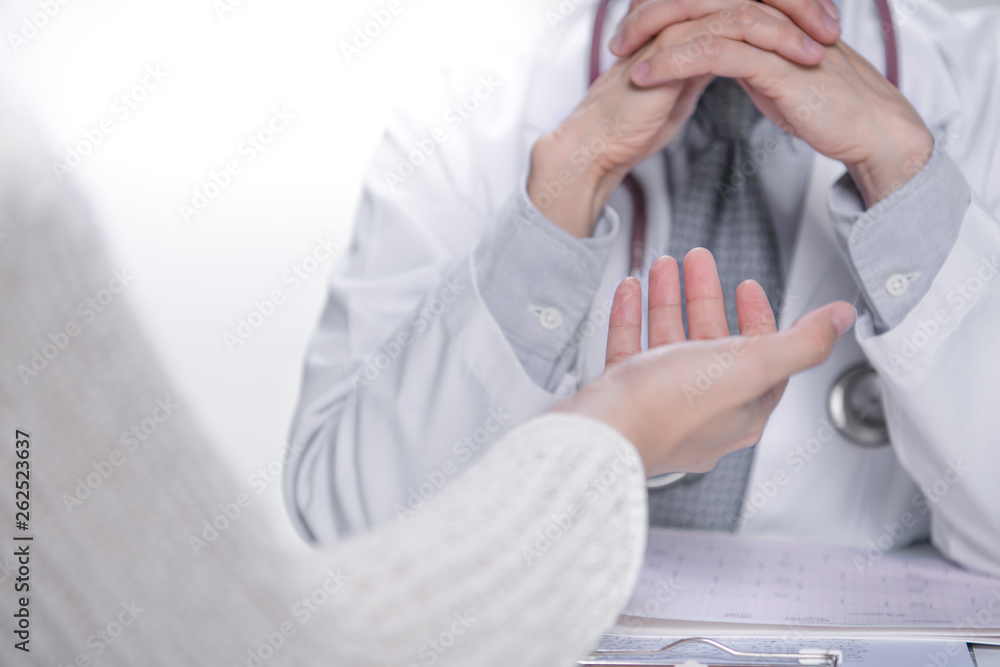 Fototapeta premium Medical doctor and patient discussing and consulting in hospital examination room