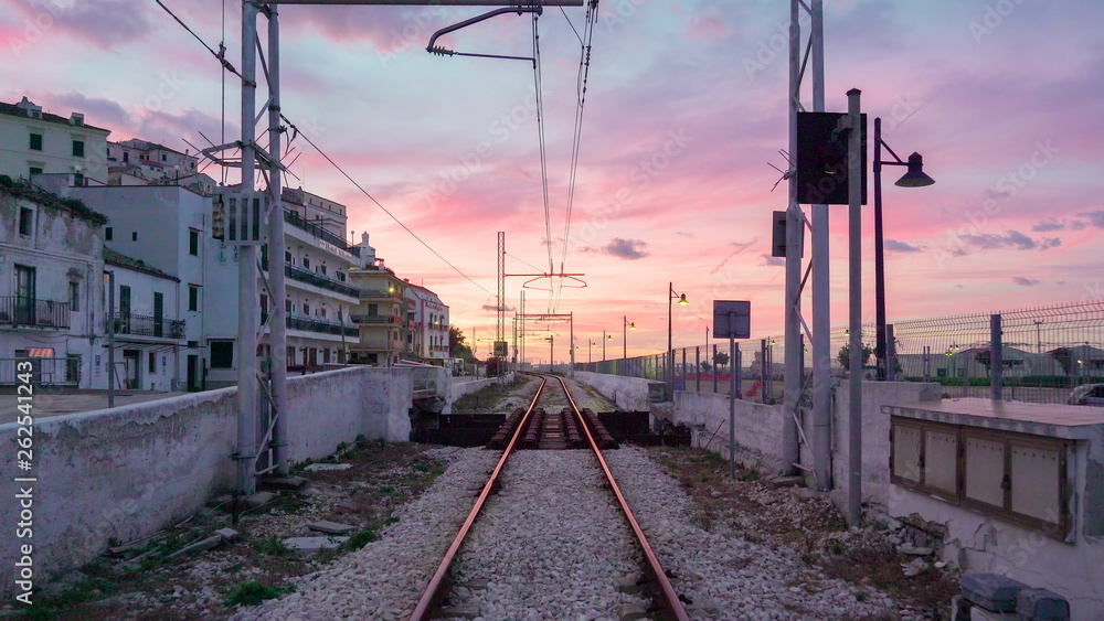 15948_The_metal_wires_on_the_railroad_tracks_in_Rodi.jpg