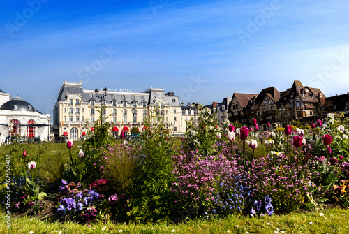 Cabourg, place du Jardin du Casino