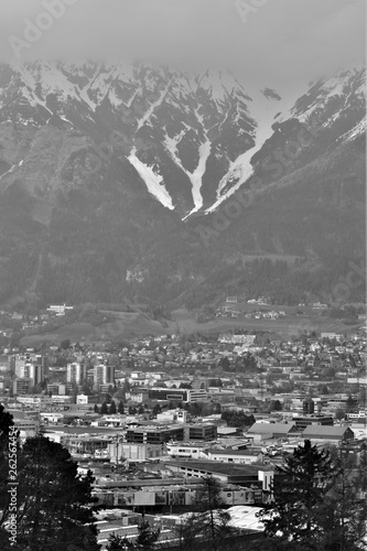 Innsbruck und Berglandschaft